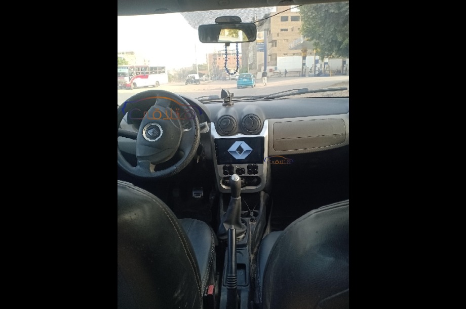 Logan Renault فضي