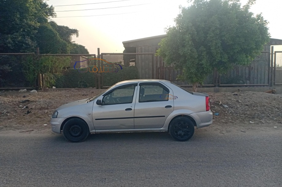 Logan Renault فضي