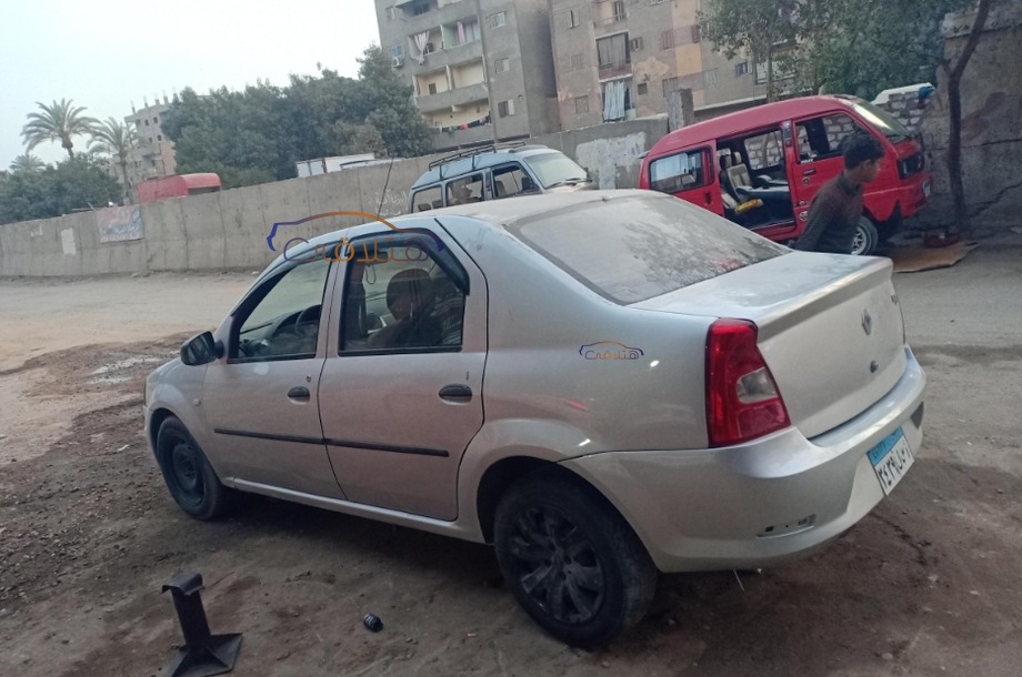 Logan Renault فضي