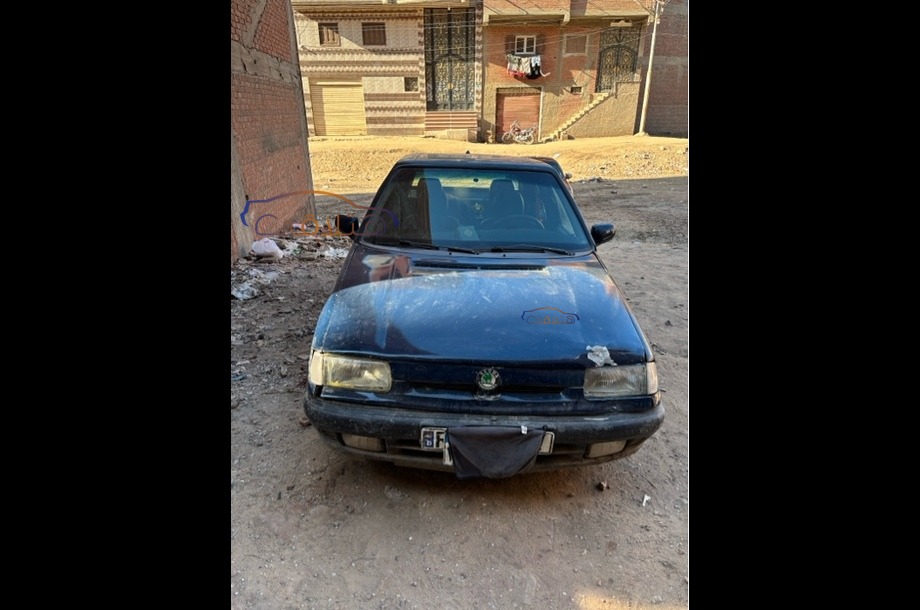 Felicia Skoda الأزرق الداكن