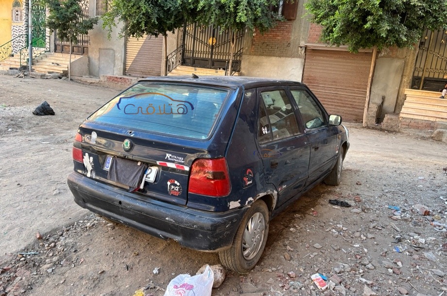 Felicia Skoda الأزرق الداكن