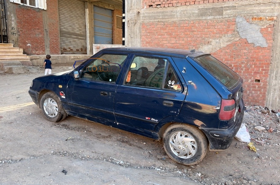 Felicia Skoda الأزرق الداكن