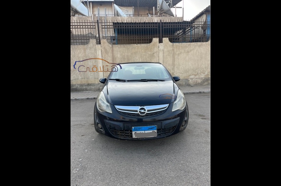 Corsa Opel أسود