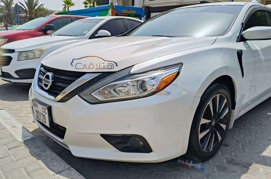 Altima Nissan White