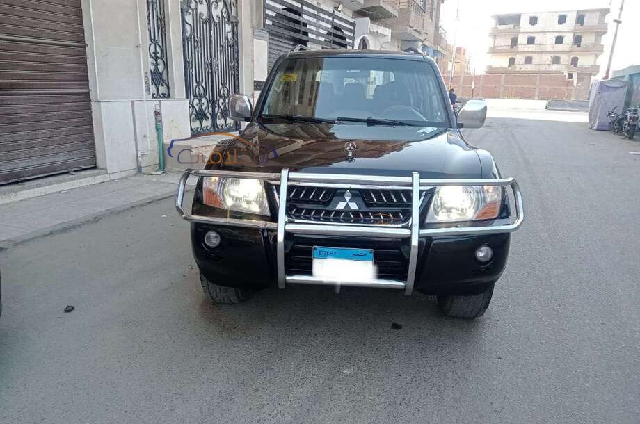 Pajero Mitsubishi أسود