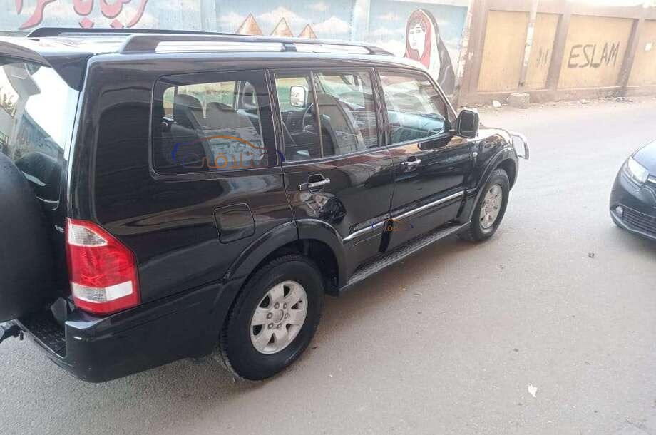 Pajero Mitsubishi أسود