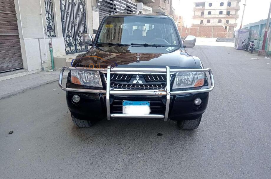 Pajero Mitsubishi أسود