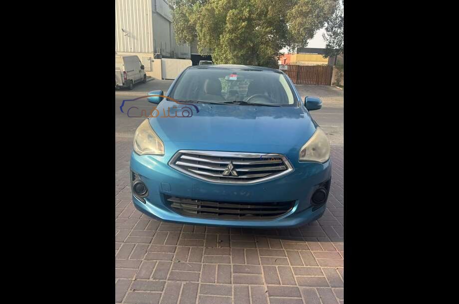 Attrage Mitsubishi Blue