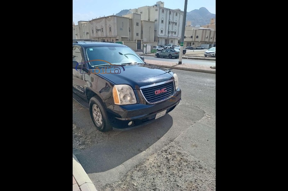 Yukon Gmc أسود