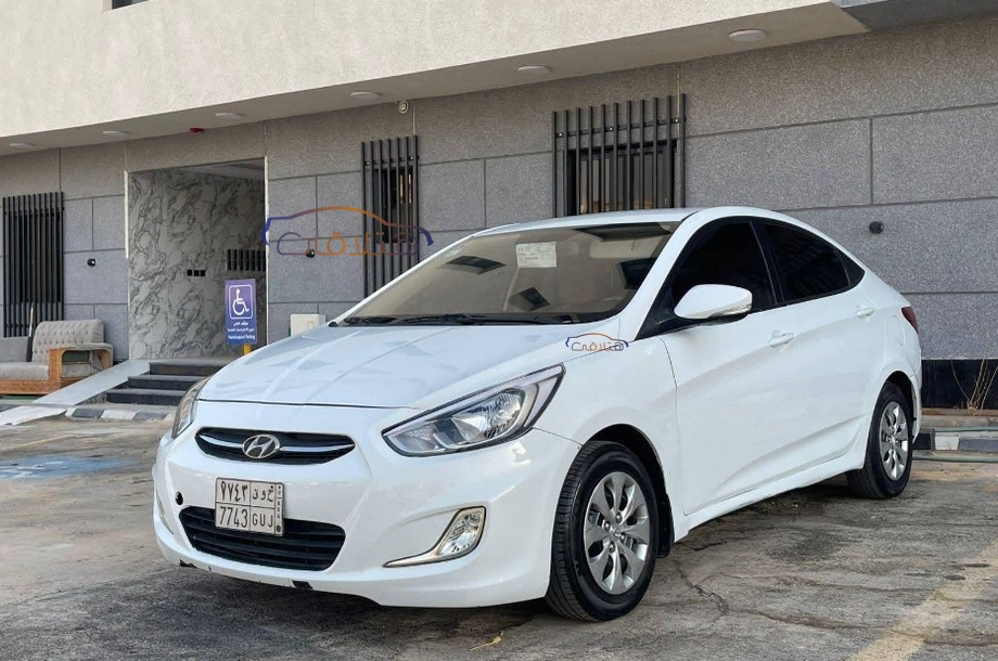Accent Hyundai أبيض