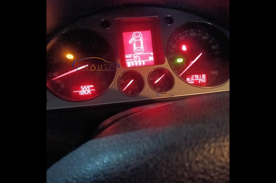 Passat Volkswagen أسود