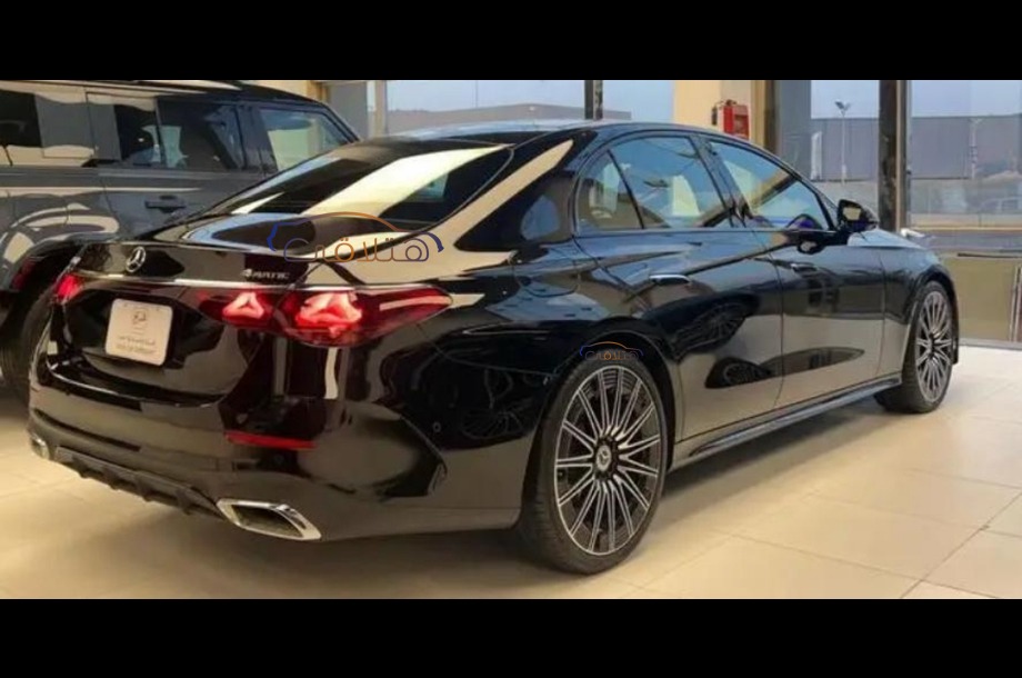 E 200 Mercedes أسود
