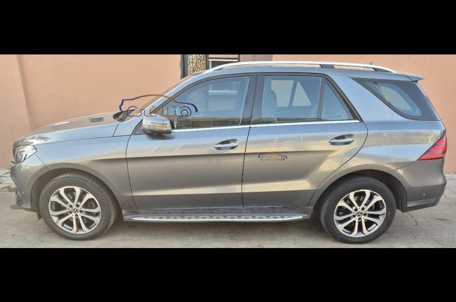 GLE Mercedes فضي