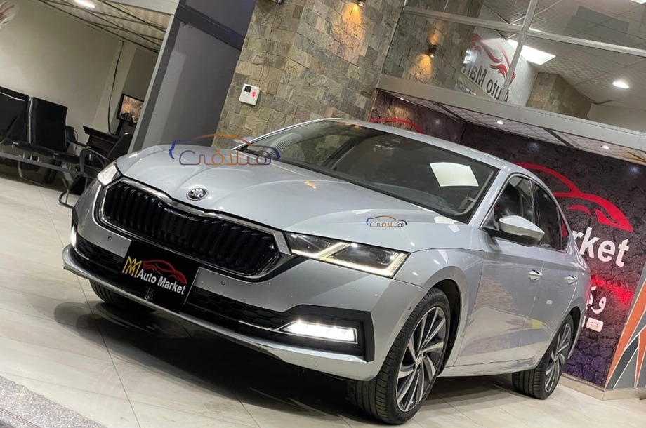 Octavia A8 Skoda فضي