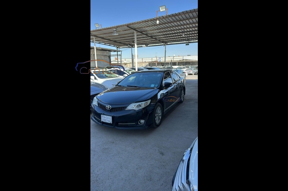Camry Toyota أسود