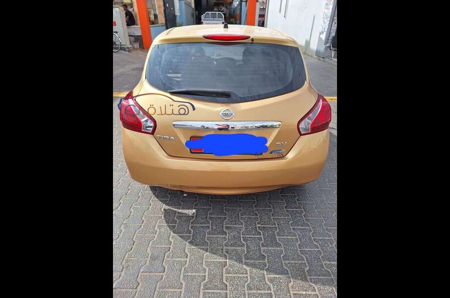 Tiida Nissan برونزي