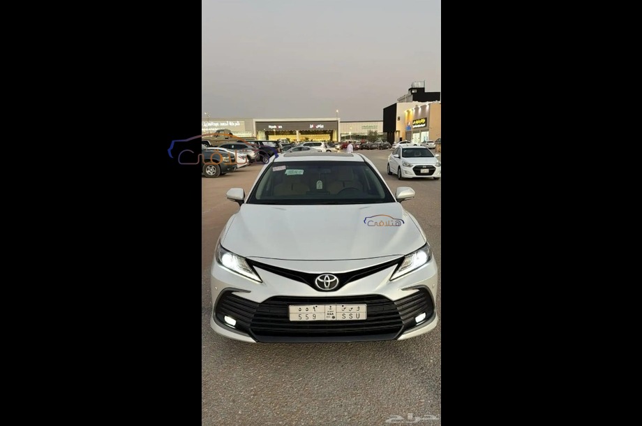 Camry Toyota فضي