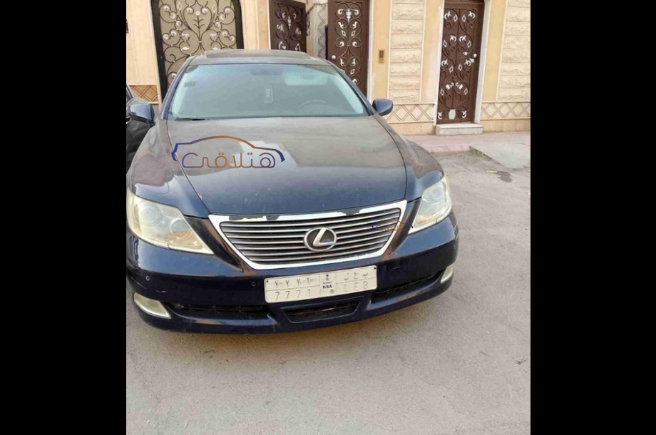 LC Lexus الأزرق الداكن