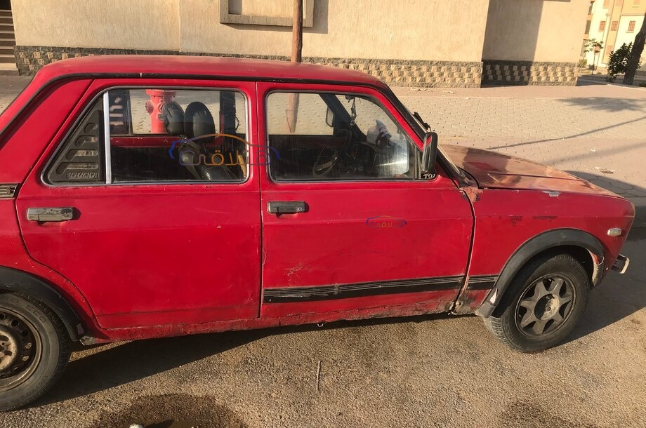 128 Fiat احمر