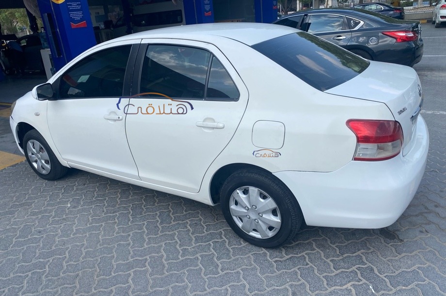 Yaris Toyota White