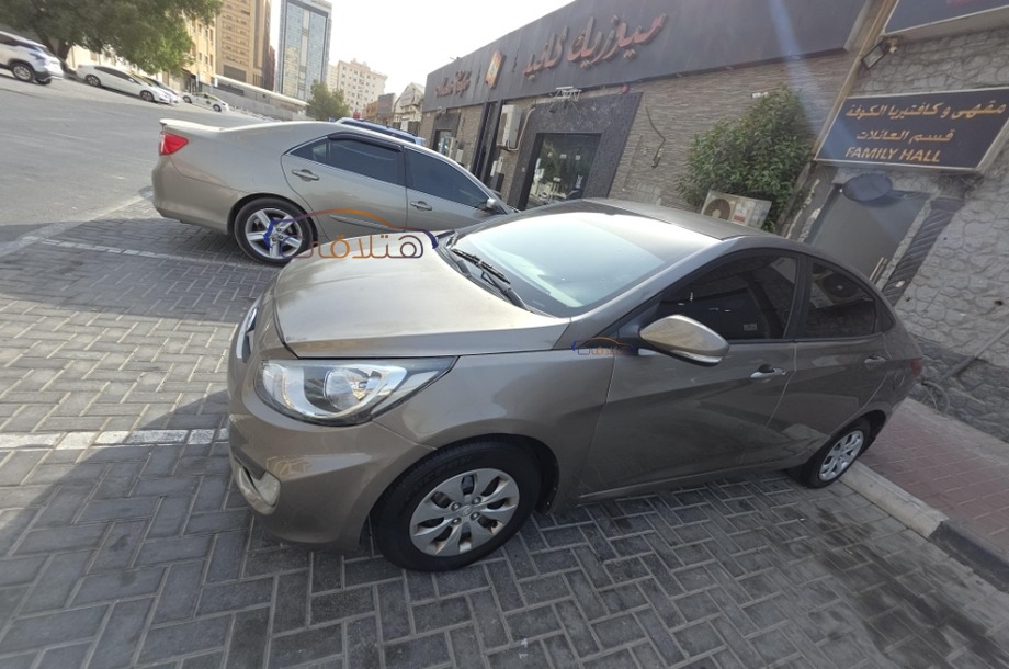 Accent Hyundai Bronze