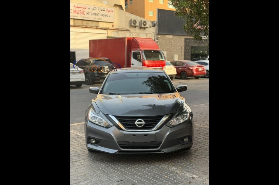Altima Nissan Silver