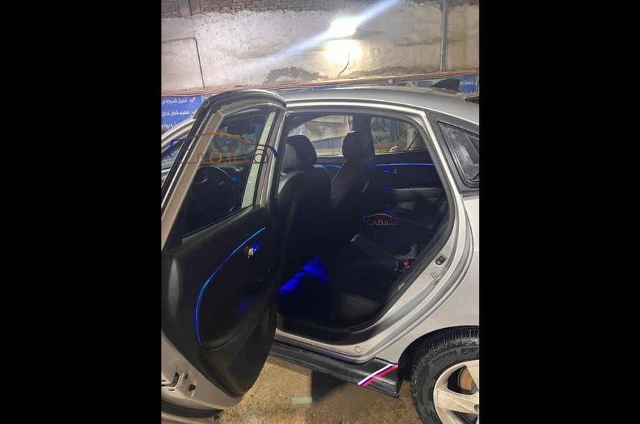 Elantra HD Hyundai فضي