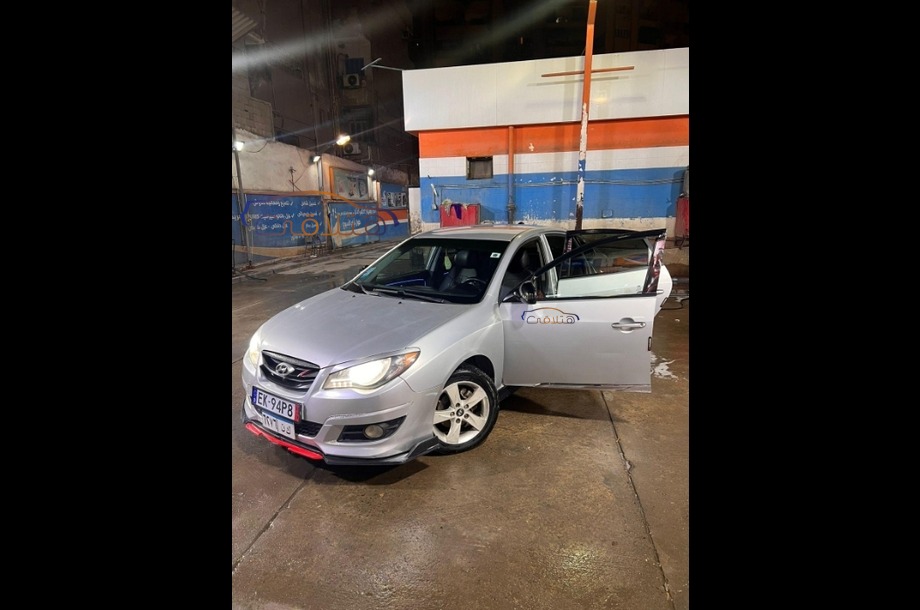 Elantra HD Hyundai فضي