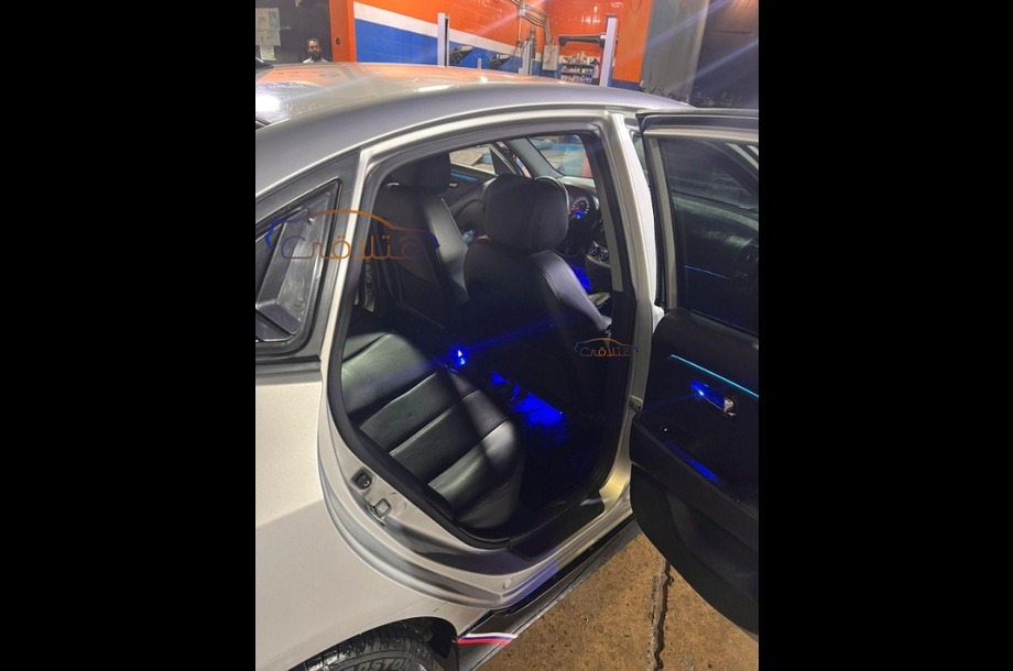 Elantra HD Hyundai فضي