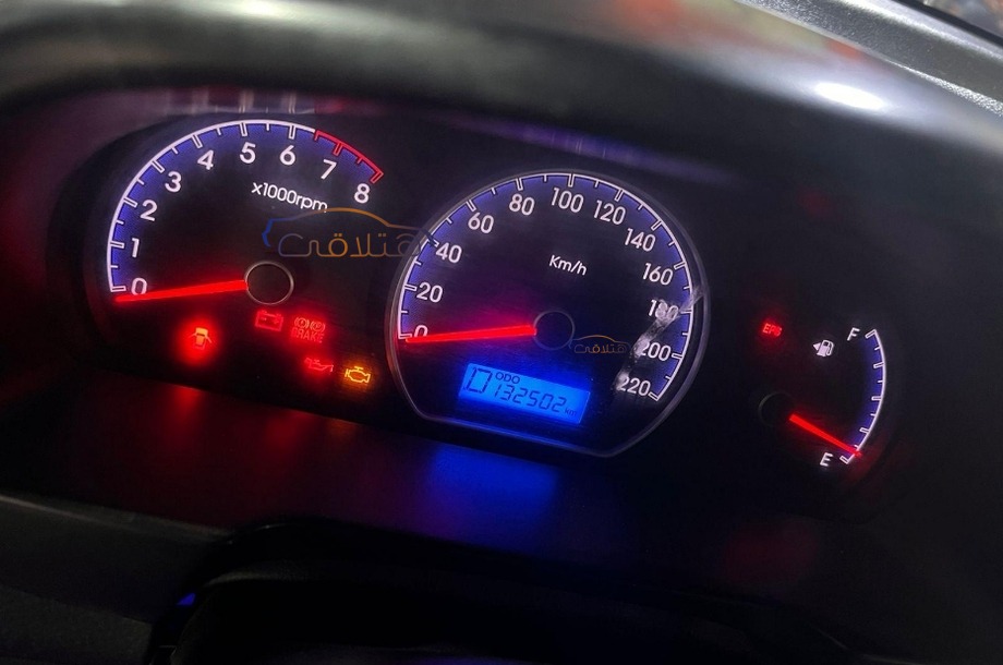 Elantra HD Hyundai فضي