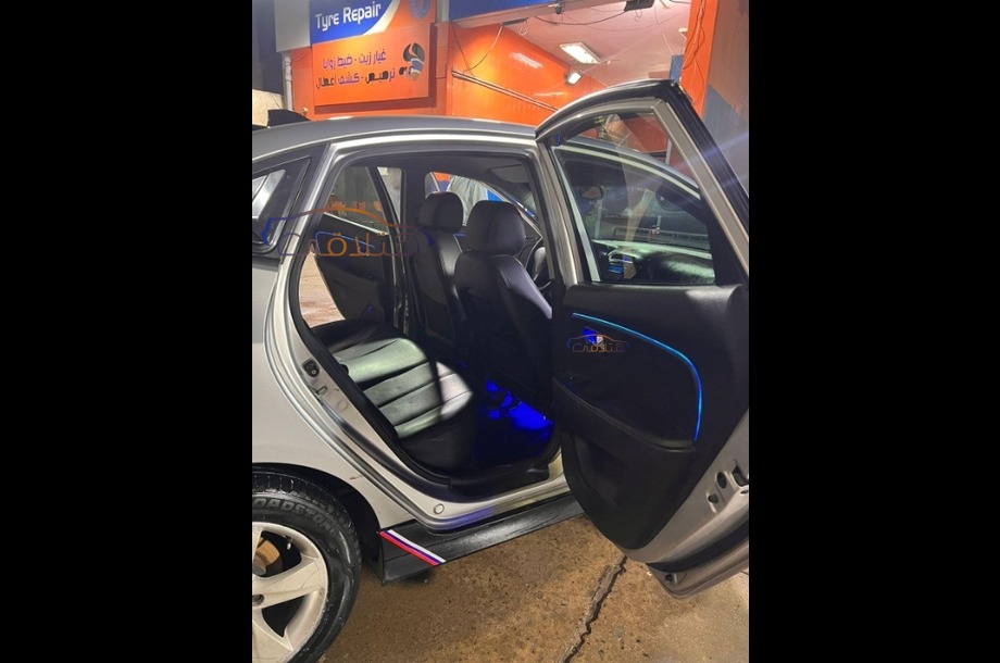 Elantra HD Hyundai فضي