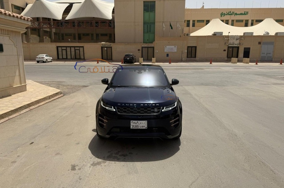 Defender Land Rover الأزرق الداكن