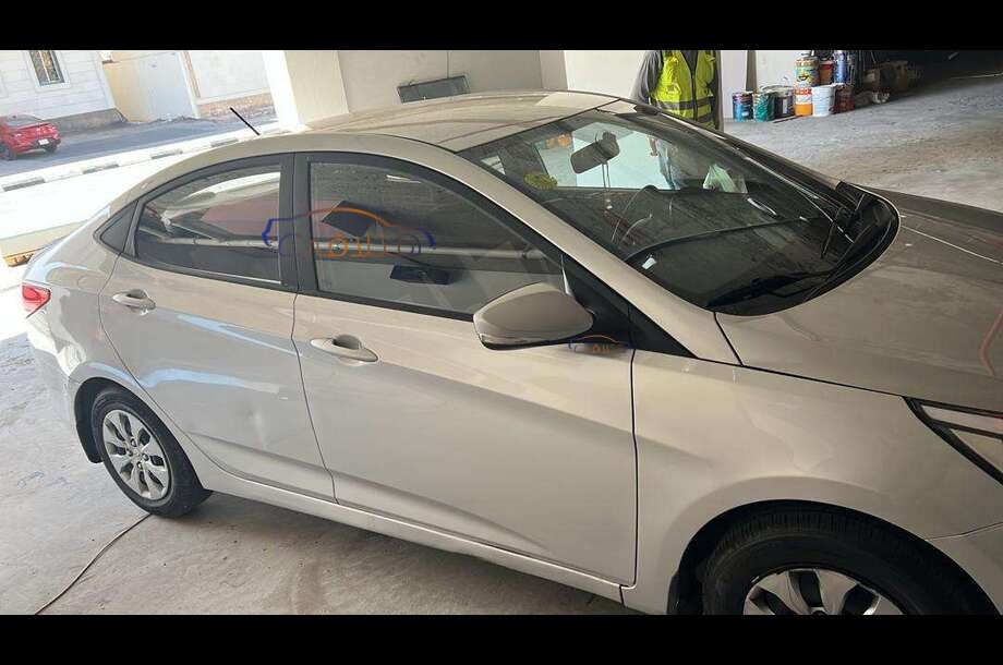 Accent Hyundai فضي