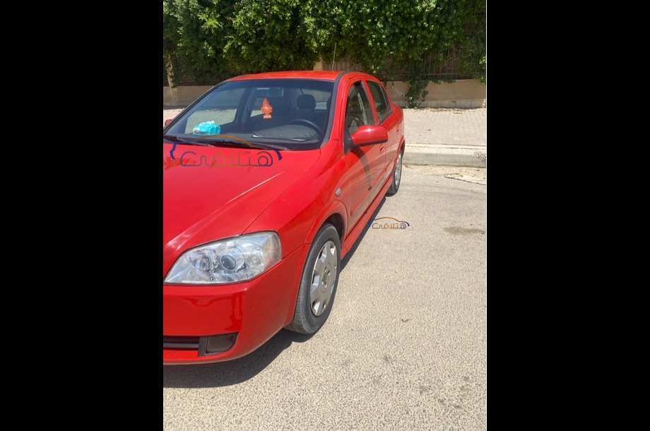 Astra Opel احمر