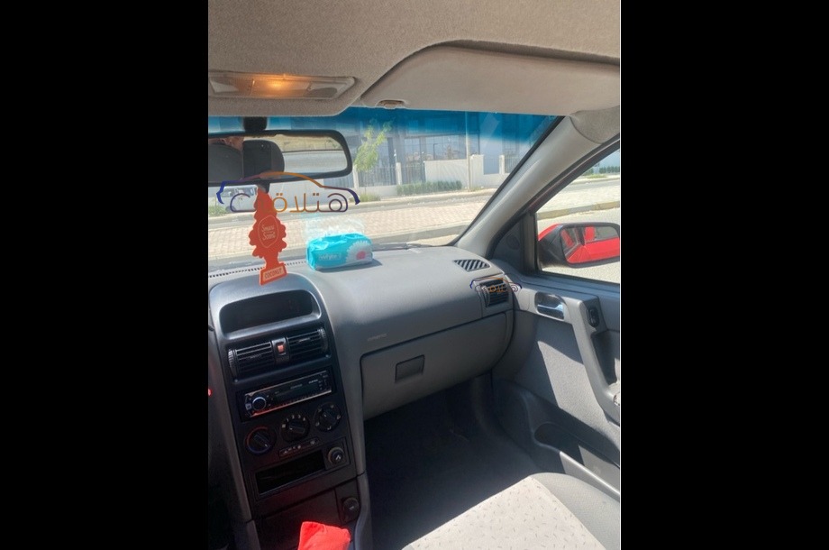 Astra Opel احمر