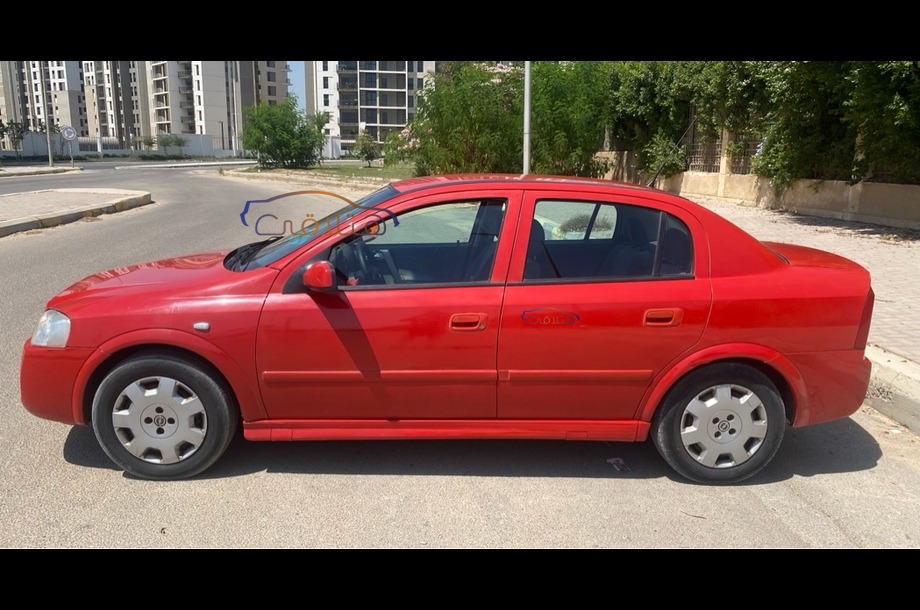 Astra Opel احمر