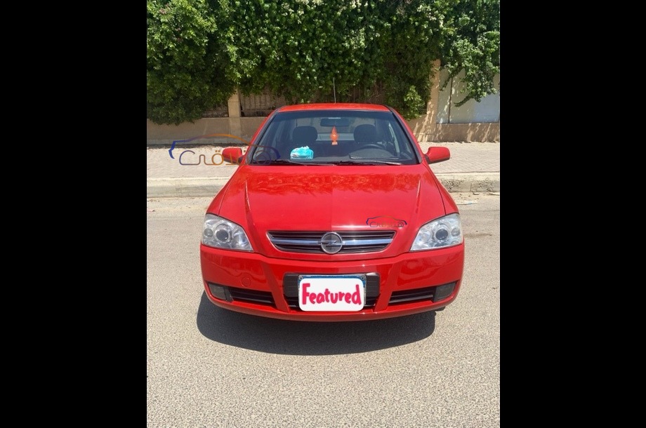 Astra Opel احمر