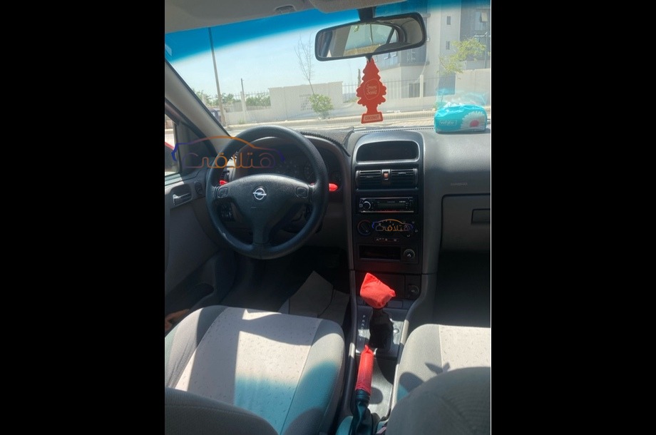 Astra Opel احمر