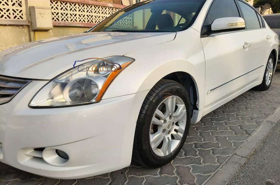 Altima Nissan White