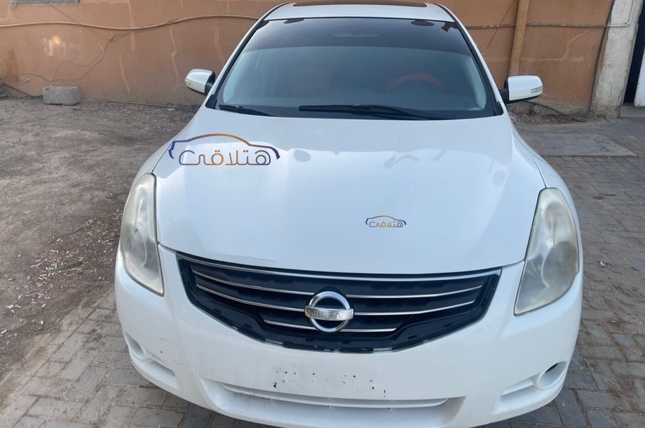 Altima Nissan Brown