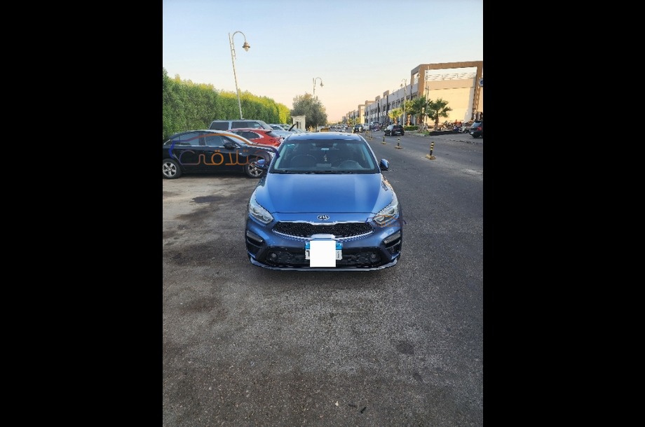 Grand Cerato Kia الأزرق الداكن