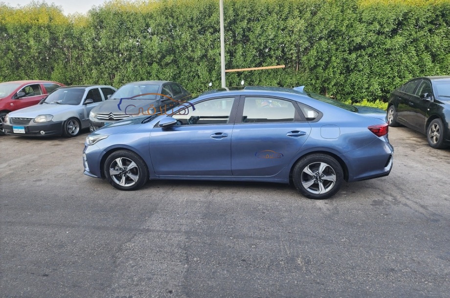 Grand Cerato Kia الأزرق الداكن