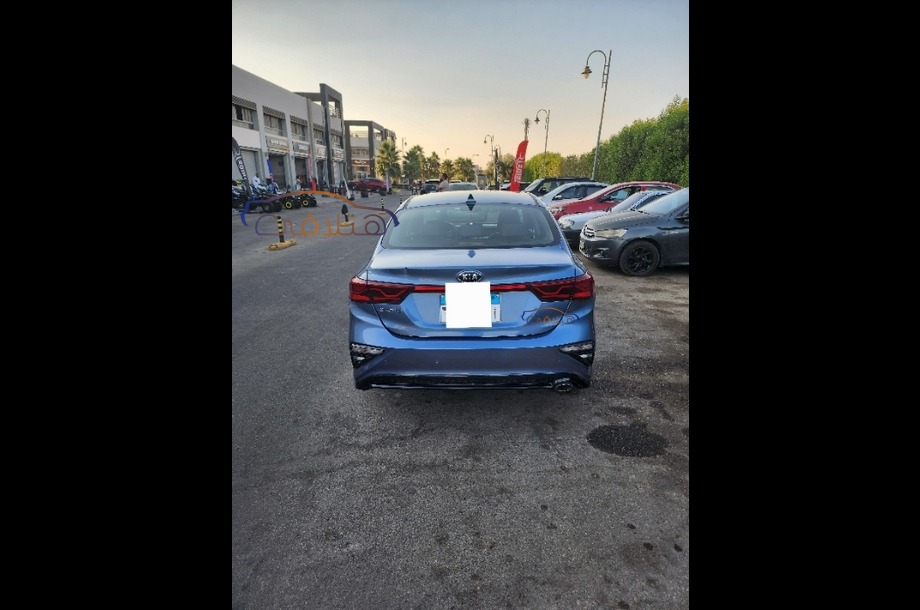Grand Cerato Kia الأزرق الداكن