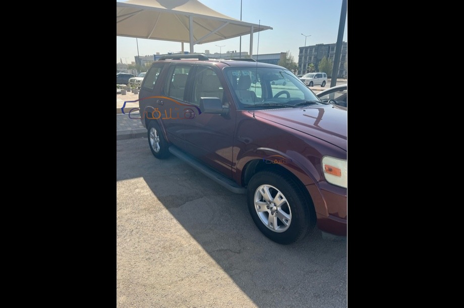 Explorer Ford احمر غامق