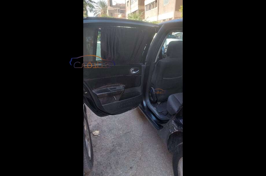 Megane Renault أسود