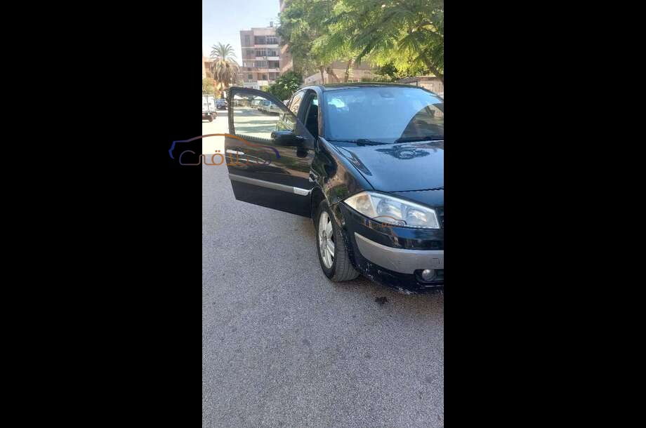 Megane Renault أسود