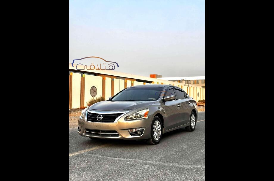 Altima Nissan Gold