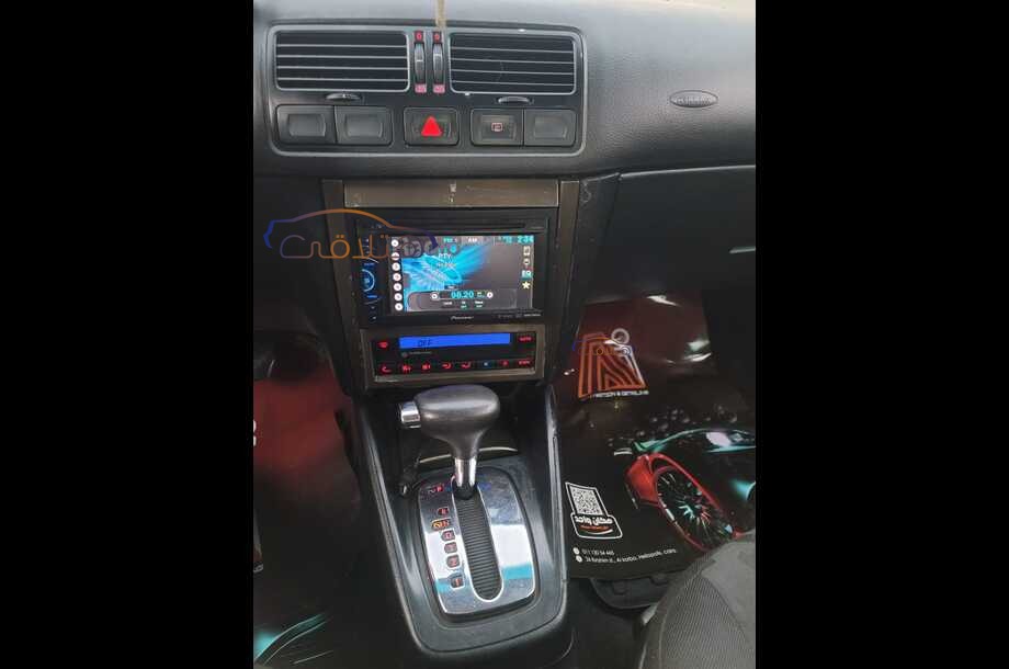 Bora Volkswagen أسود