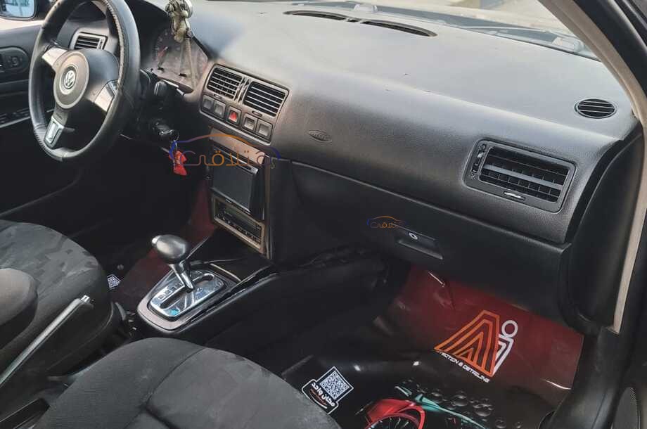 Bora Volkswagen أسود