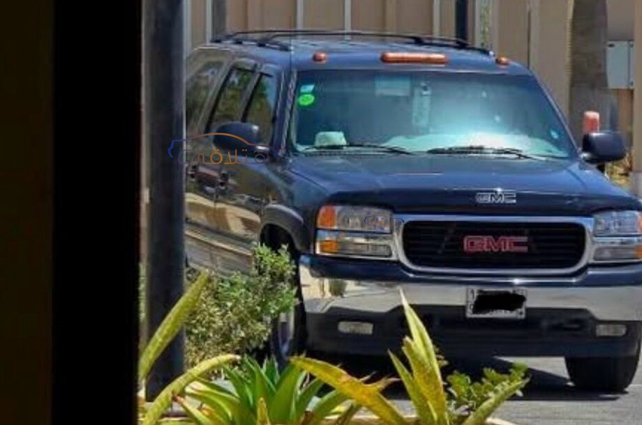 Suburban Gmc أسود